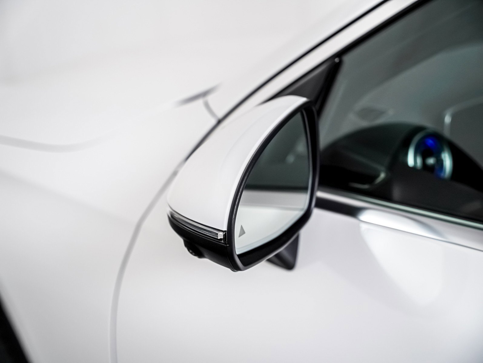 New 2026 Polar White Mercedes-Benz GLC 300 image 24