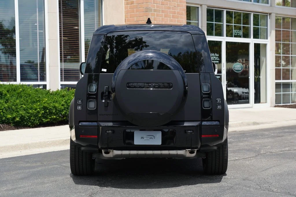 New 2026 Santorini Black Land Rover X-Dynamic SE image 5