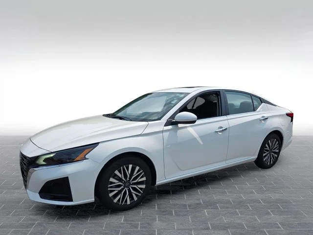 Used 2025 White Nissan 2.5 SV image 3
