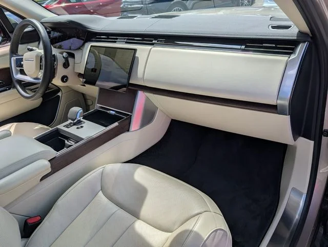 Used 2024 Gold Land Rover SE image 21
