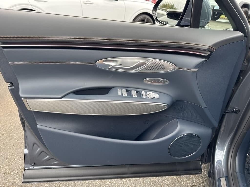 New 2026 Blue Genesis 2.5T SPORT PRESTIGE image 16