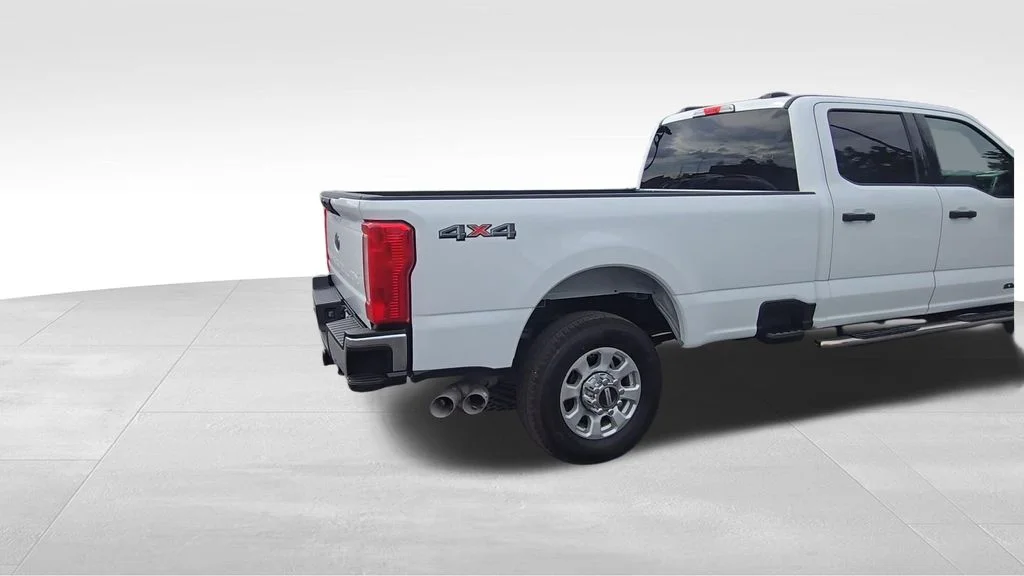 Used 2023 White Ford XLT image 8