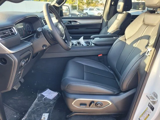 New 2026 Bright White Clear-Coat Exterior Paint Jeep Limited Altitude image 3