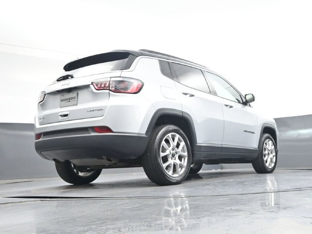 Used 2025 Silver Jeep Limited image 33
