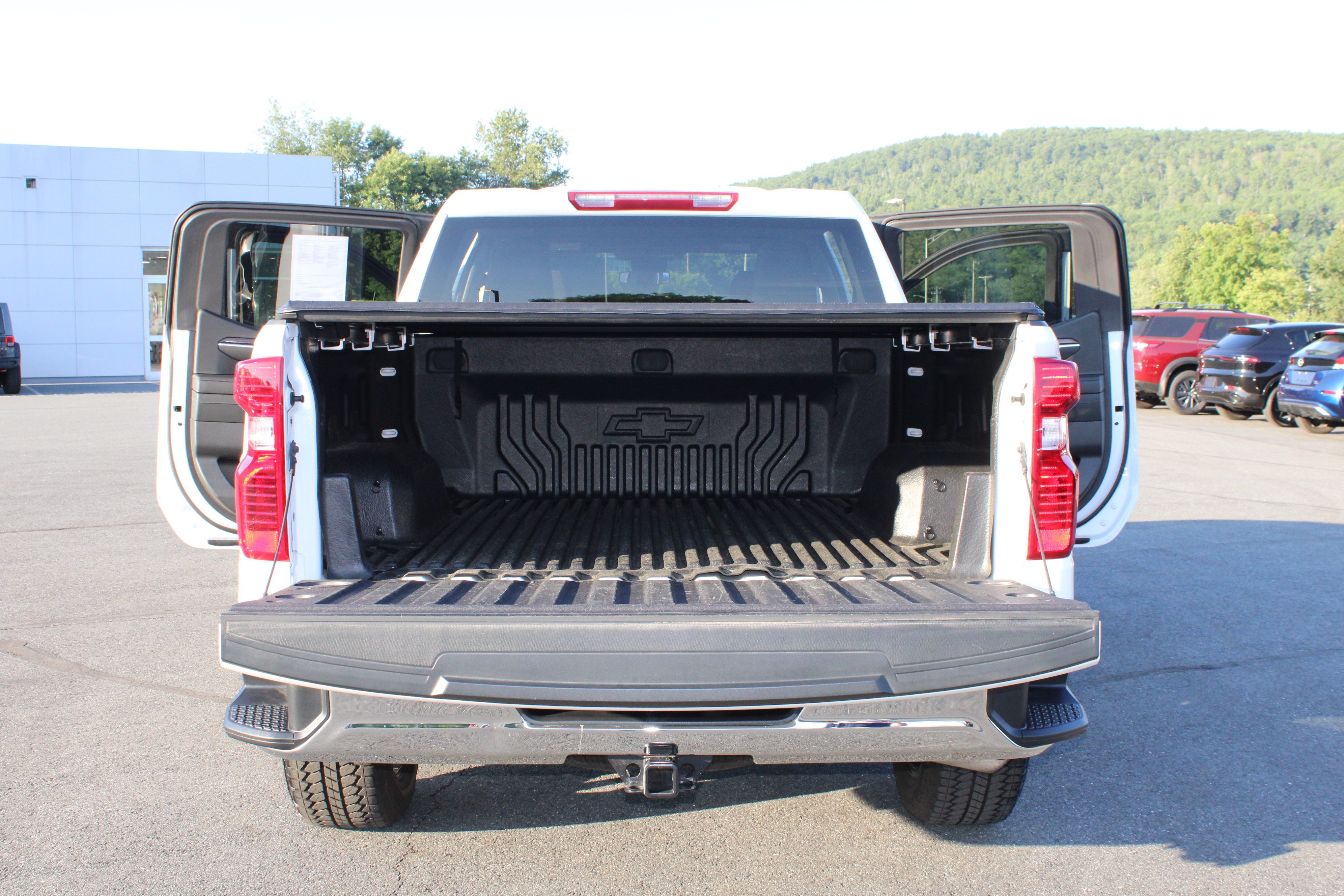 Used 2024 Summit White Chevrolet LT image 18