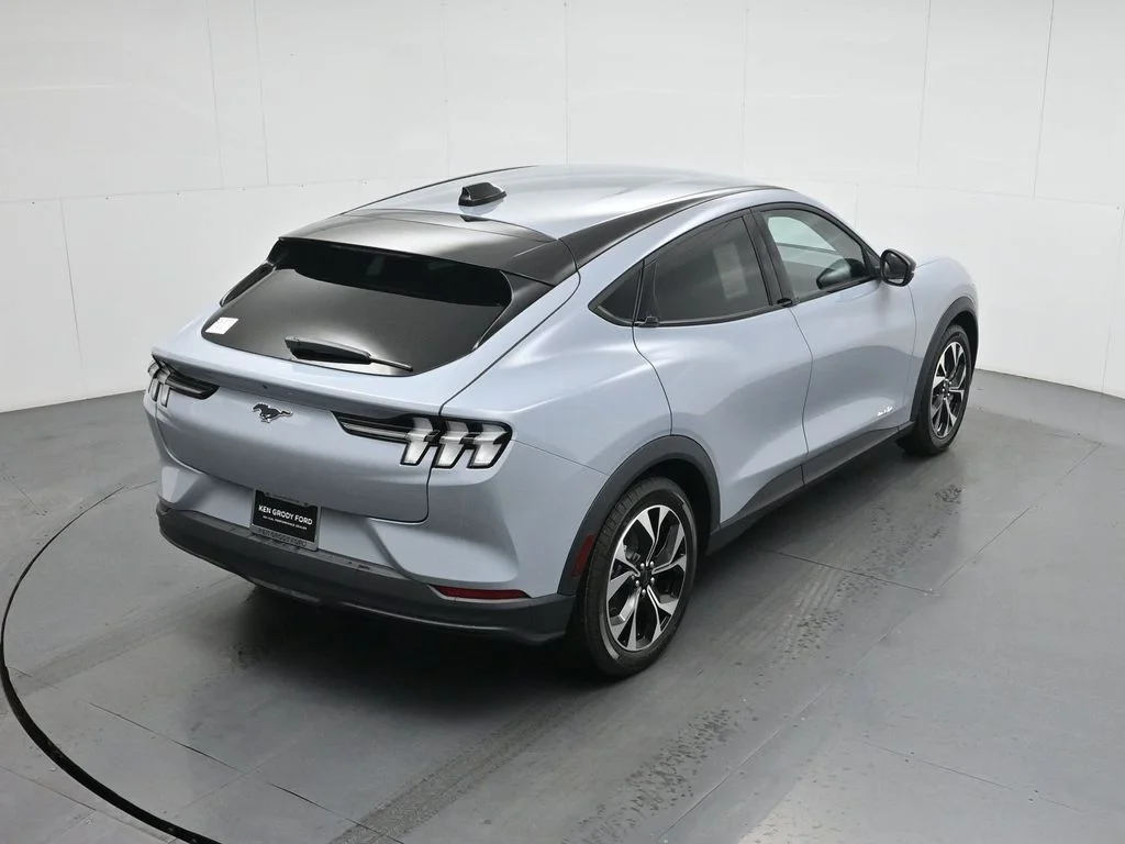 New 2026 Glacier Gray Metallic Tri-coat Ford Select image 38