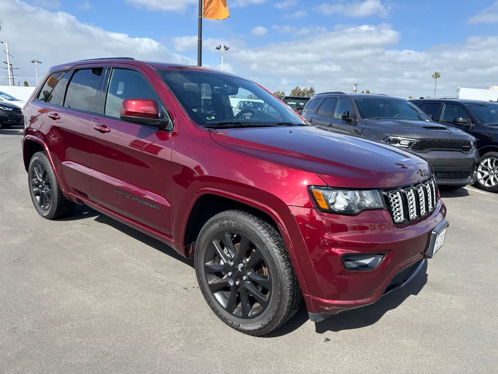 Used 2017 Velvet Red Pearlcoat Jeep Altitude image 8