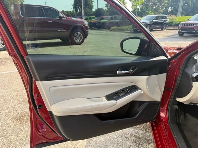 Used 2024 Red Nissan 2.5 SV image 14