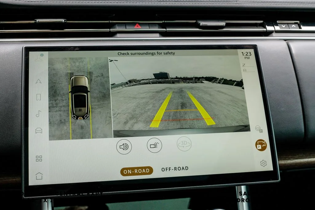 Used 2023 Grey Land Rover SE image 22
