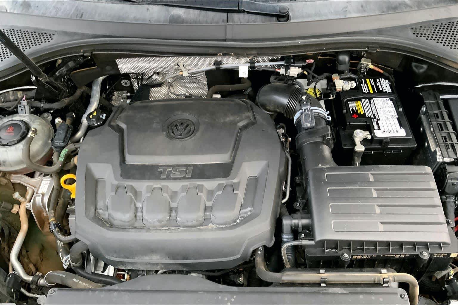 Used 2020 Deep Black Pearl Volkswagen SE image 31