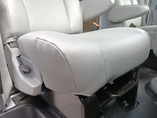 New 2026 Oxford White Ford E-450 DRW image 30