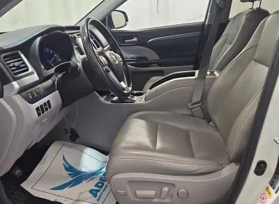 Used 2017 Blizzard Pearl Toyota Limited image 4