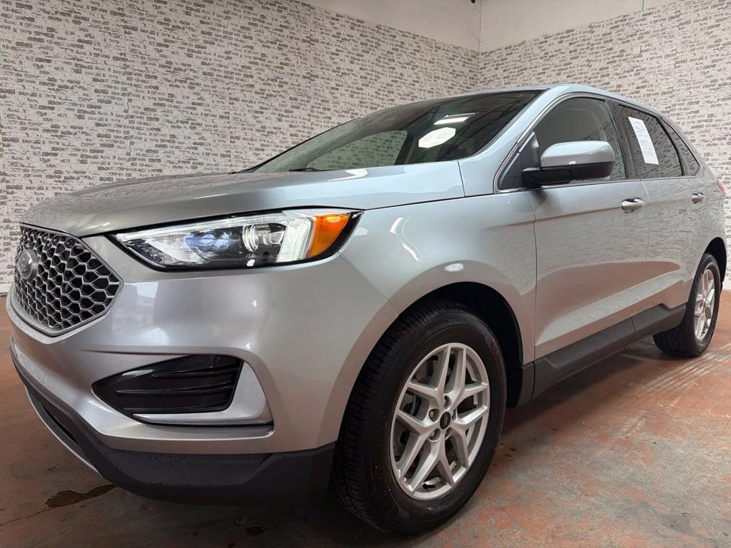 Used 2024 Silver Metallic Ford SEL image 3