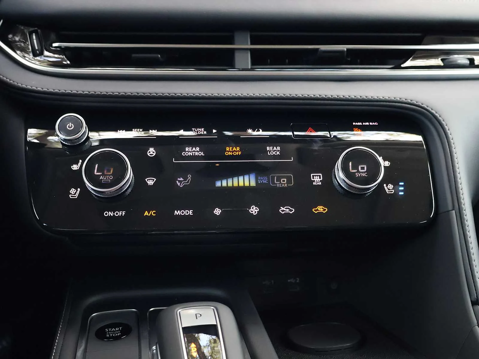 New 2027 MINERAL BLACK INFINITI Luxe FWD image 17