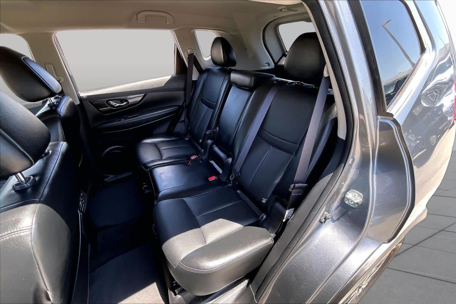 Used 2017 Gun Metallic Nissan SL image 18