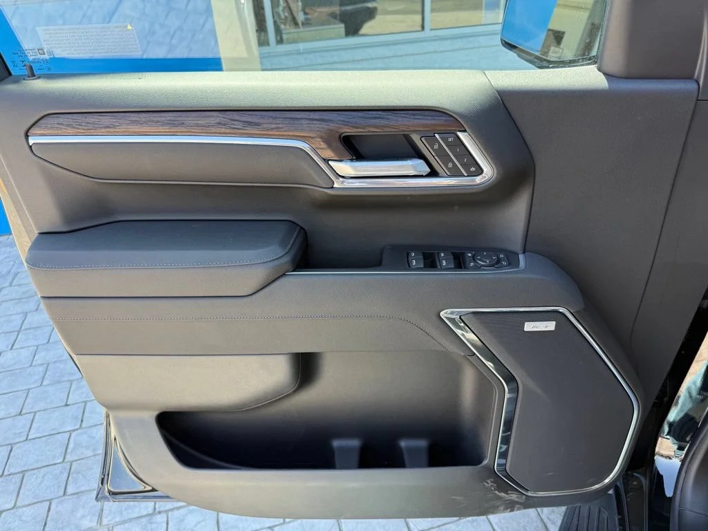 New 2026 Onyx Black GMC SLT image 31