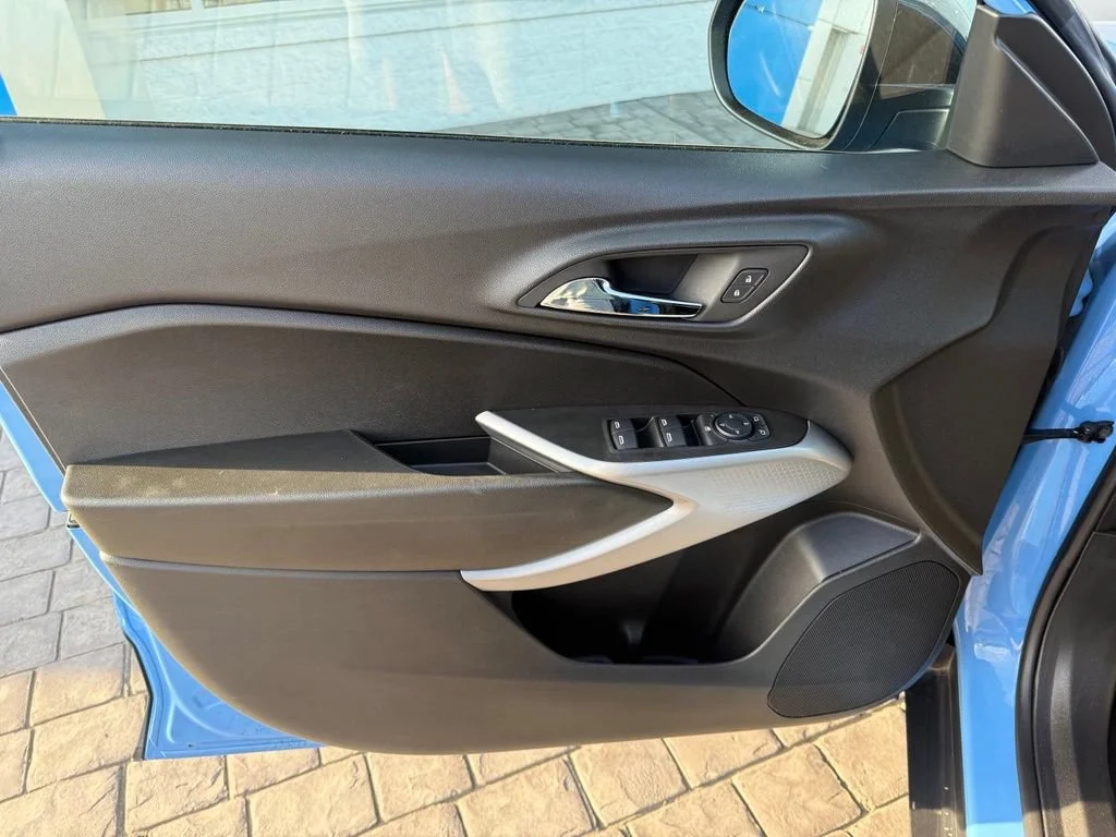Used 2024 Fountain Blue Chevrolet 1RS image 30