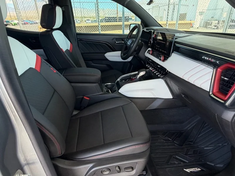 Used 2023 Sterling Metallic GMC AT4X image 21