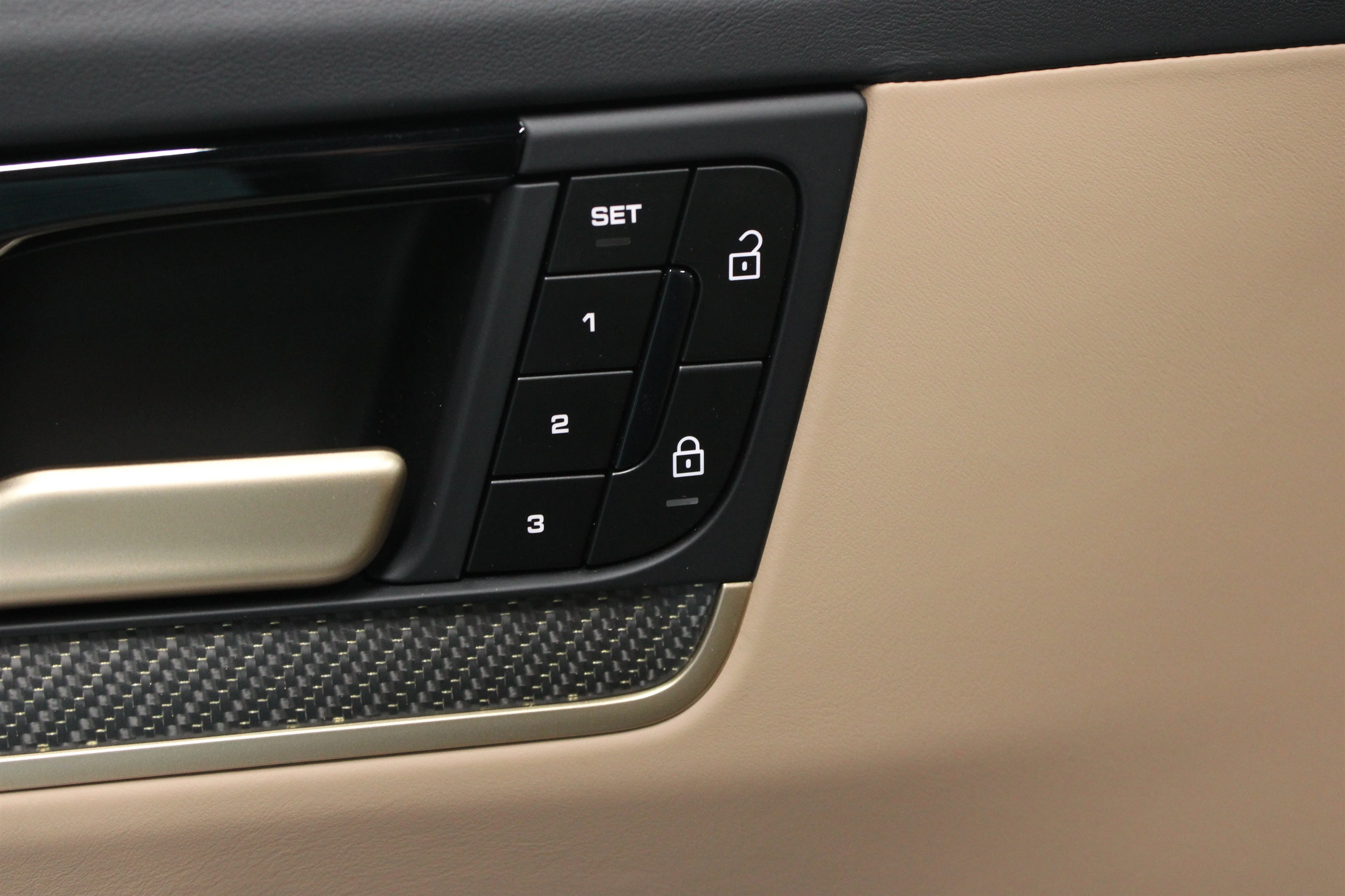 2025 Porsche Cayenne Coup Turbo E-Hybrid - Photo 8