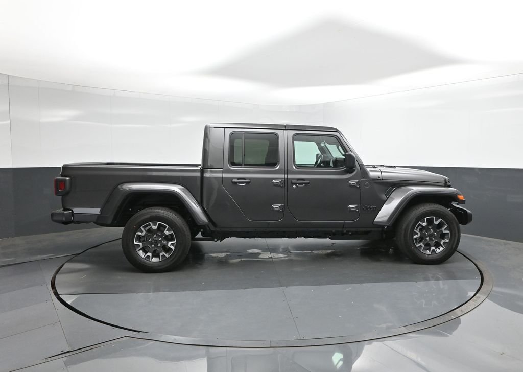 New 2026 Granite Crystal Metallic Clearcoat Jeep Sahara image 15