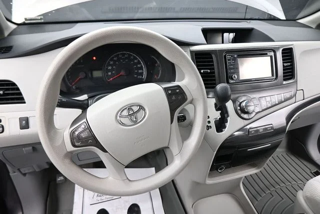 Used 2013 Gray Toyota LE image 27