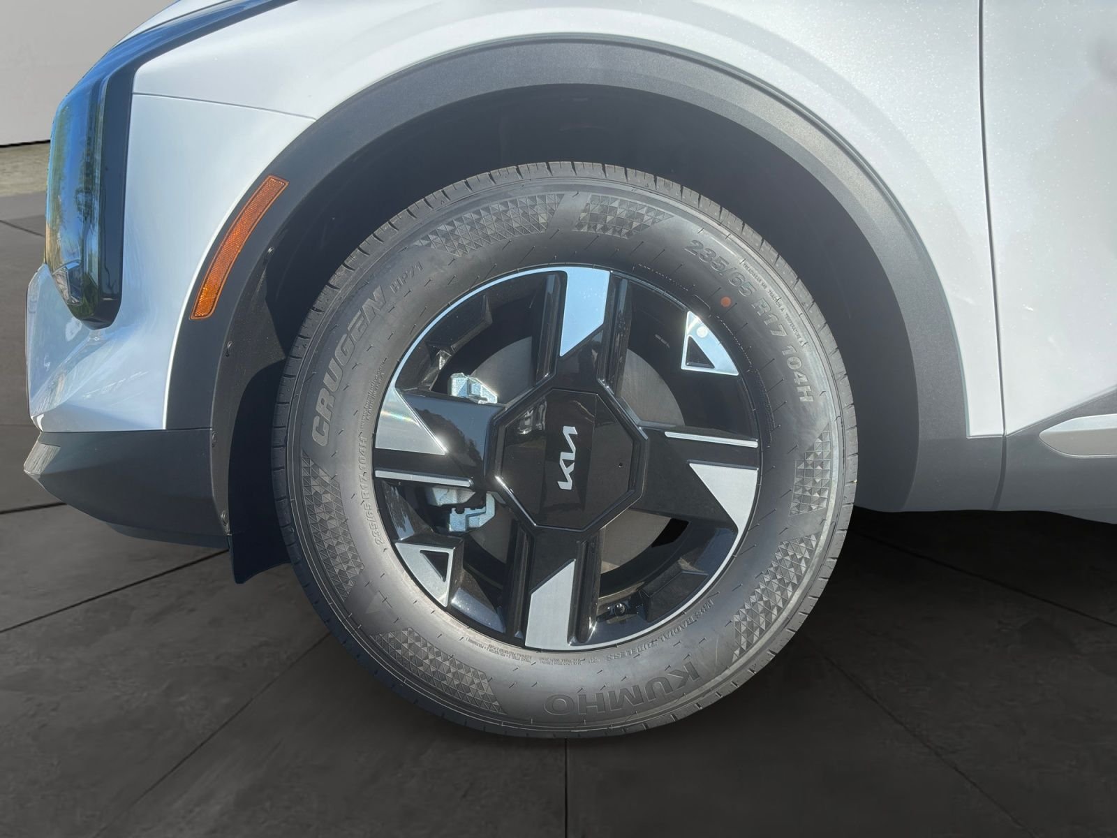 New 2026 Glacial White Pearl Kia LX image 14