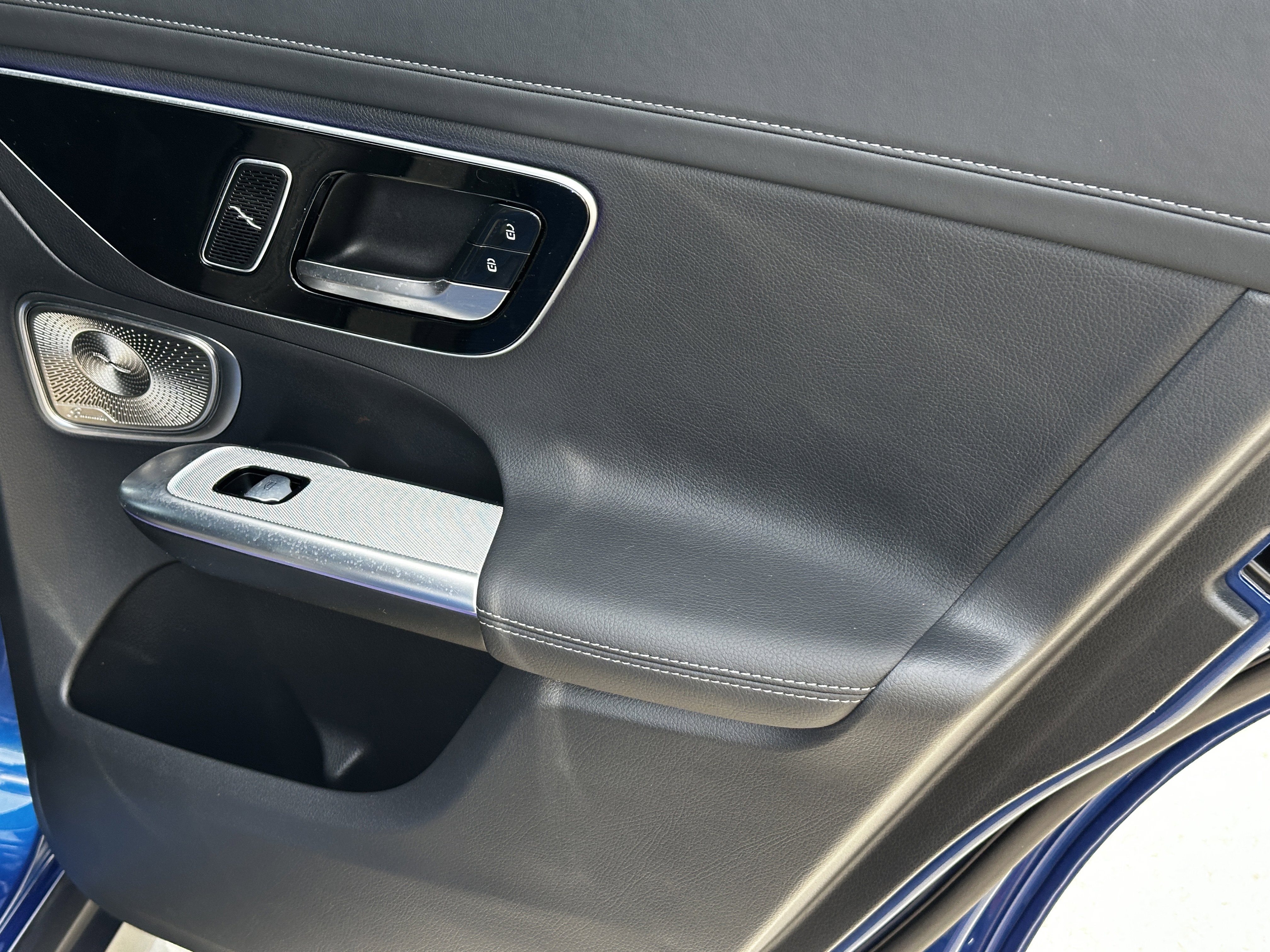 Certified Used 2025 Blue Mercedes-Benz GLC 300 image 19