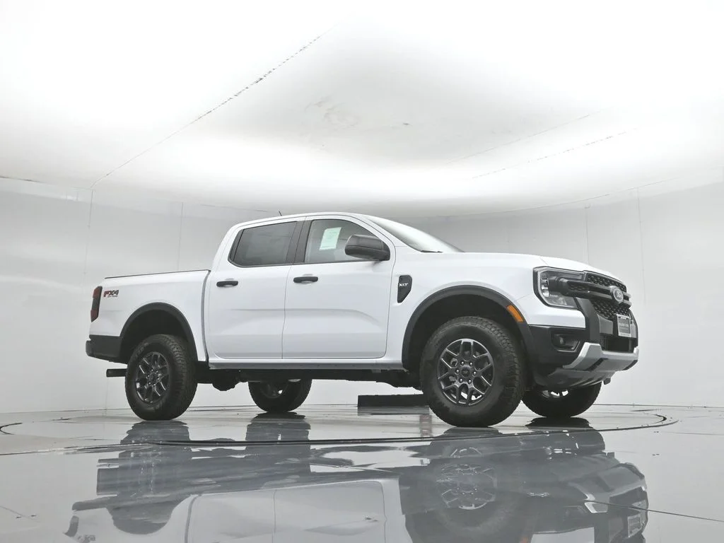 New 2026 Oxford White Ford XLT image 3