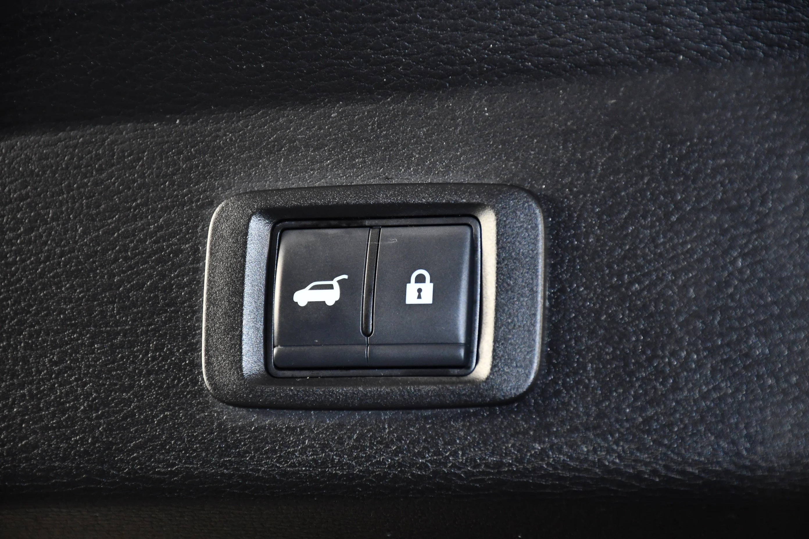 Certified Used 2025 Black Diamond Mitsubishi SE image 51