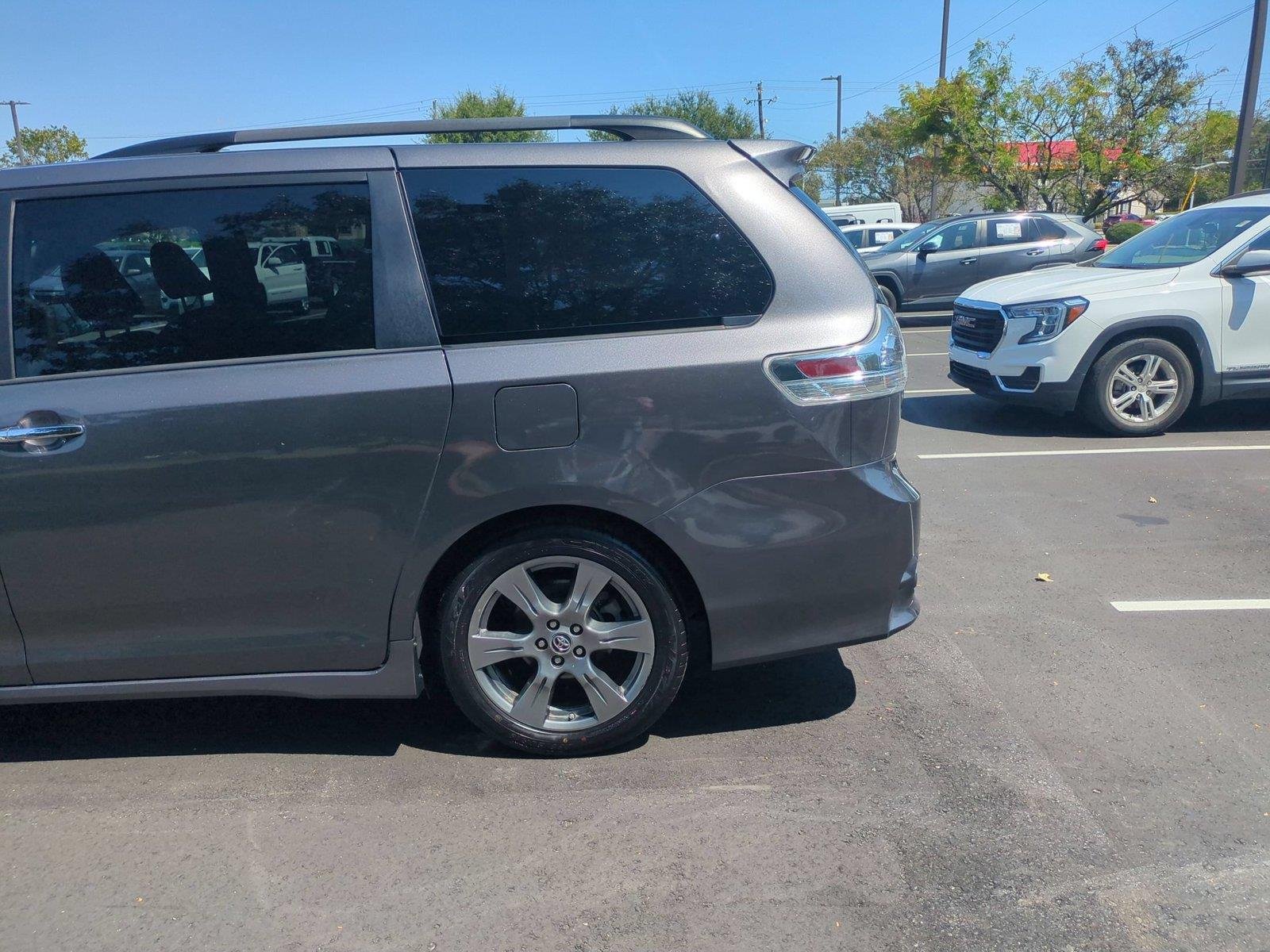 Used 2018  Toyota SE image 11