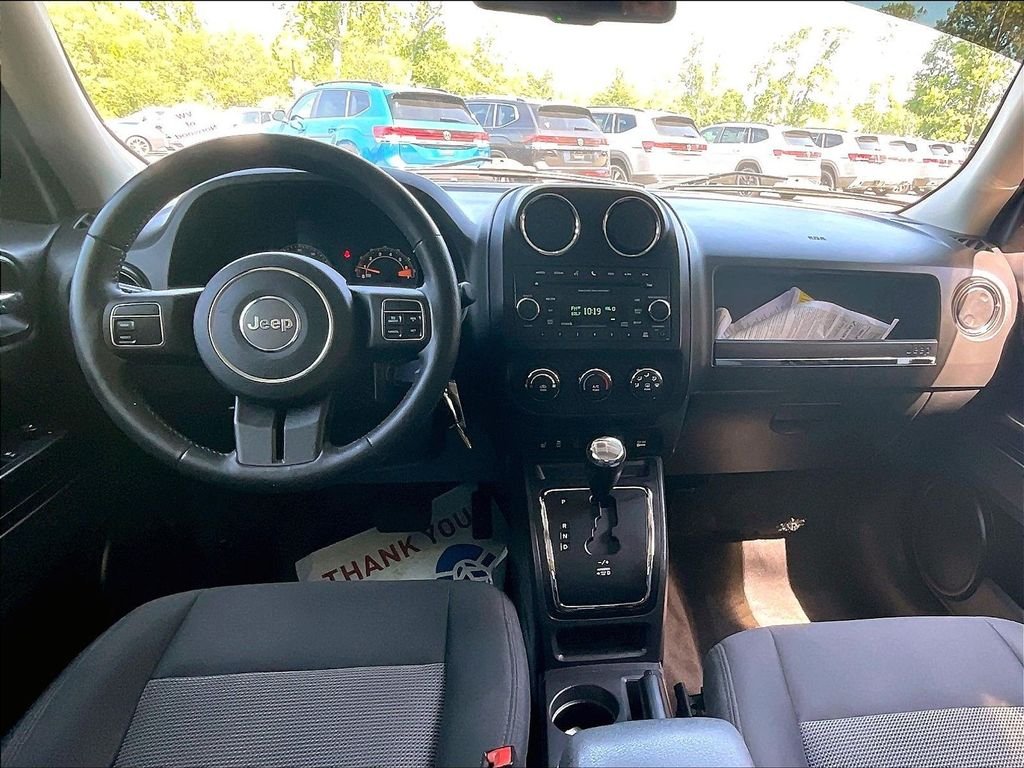 Used 2014 White Jeep Latitude image 20