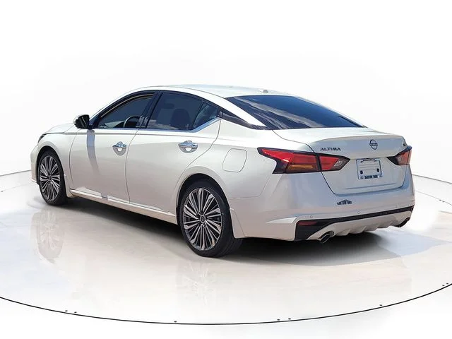 Used 2024 White Nissan 2.5 SL image 7