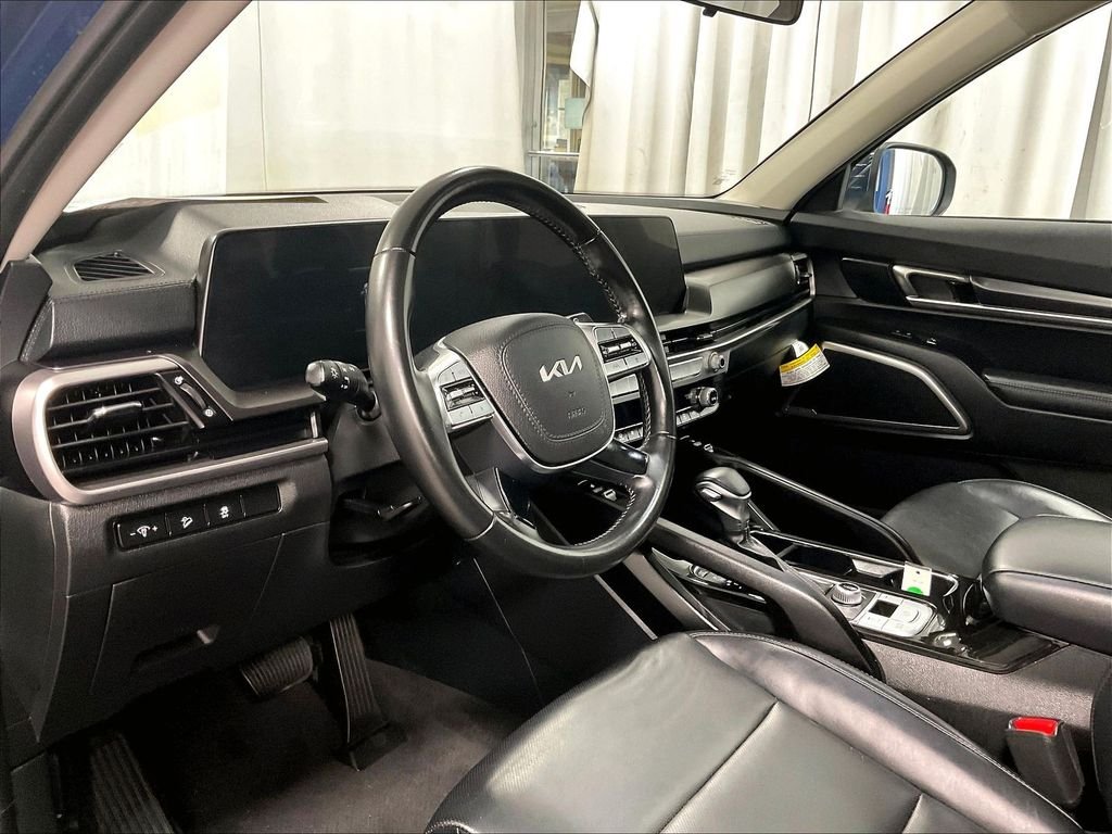Used 2024 Black Kia S image 8