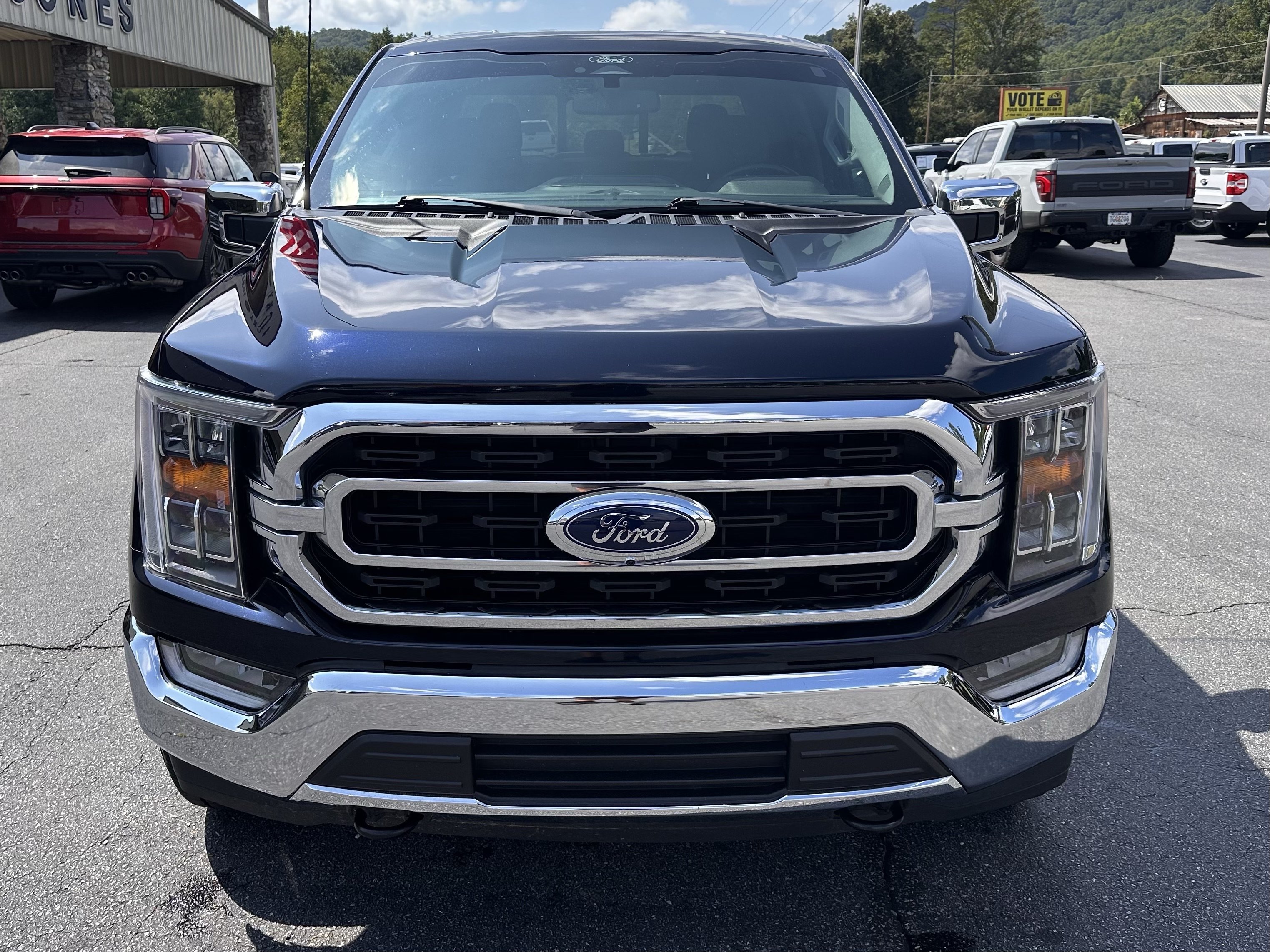 Certified Used 2022 Blue Ford XLT image 3