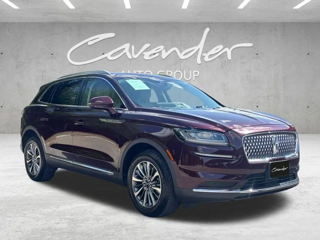 Used 2022 Red Lincoln Standard image 2