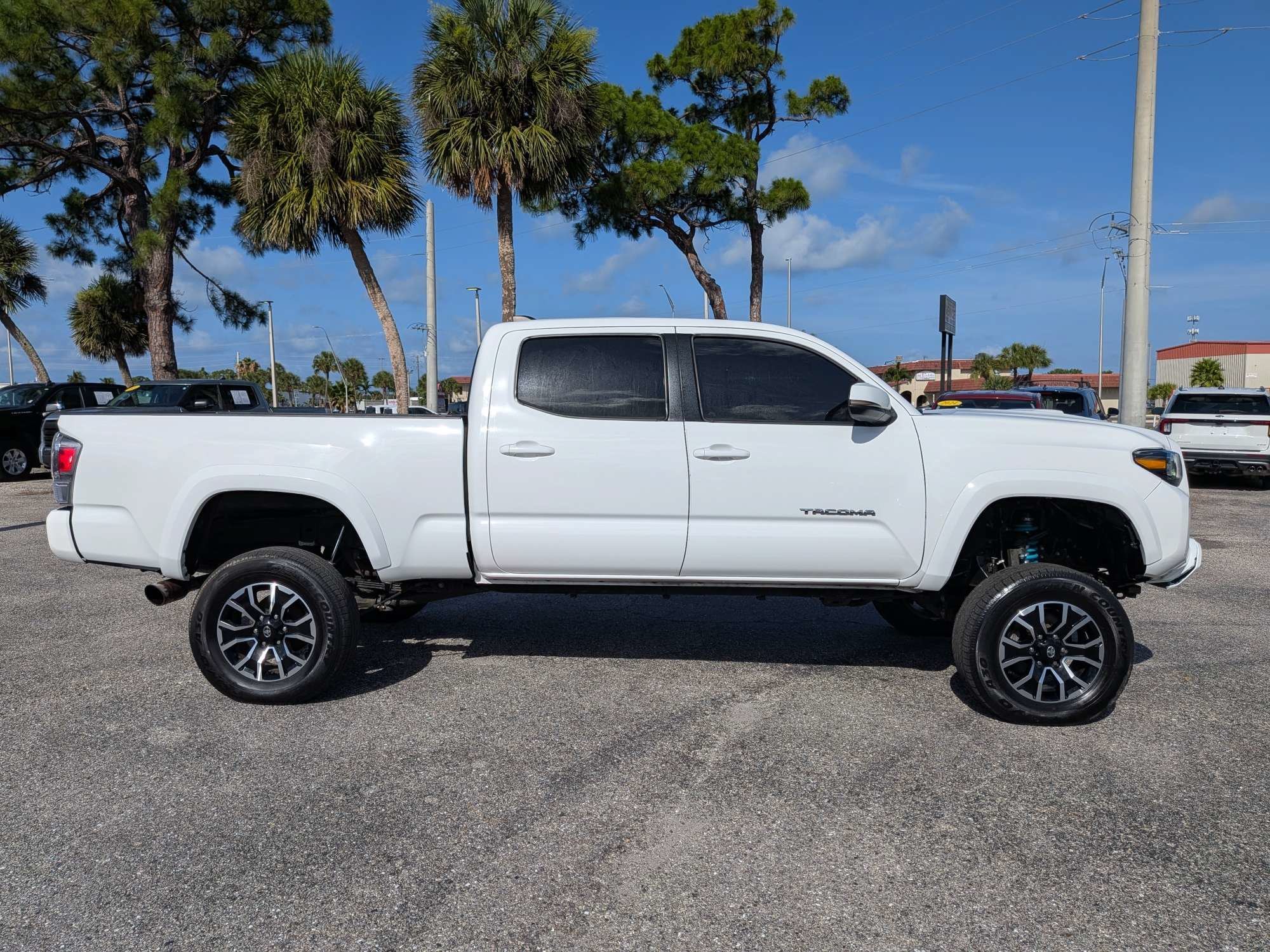 Used 2022  Toyota  image 3