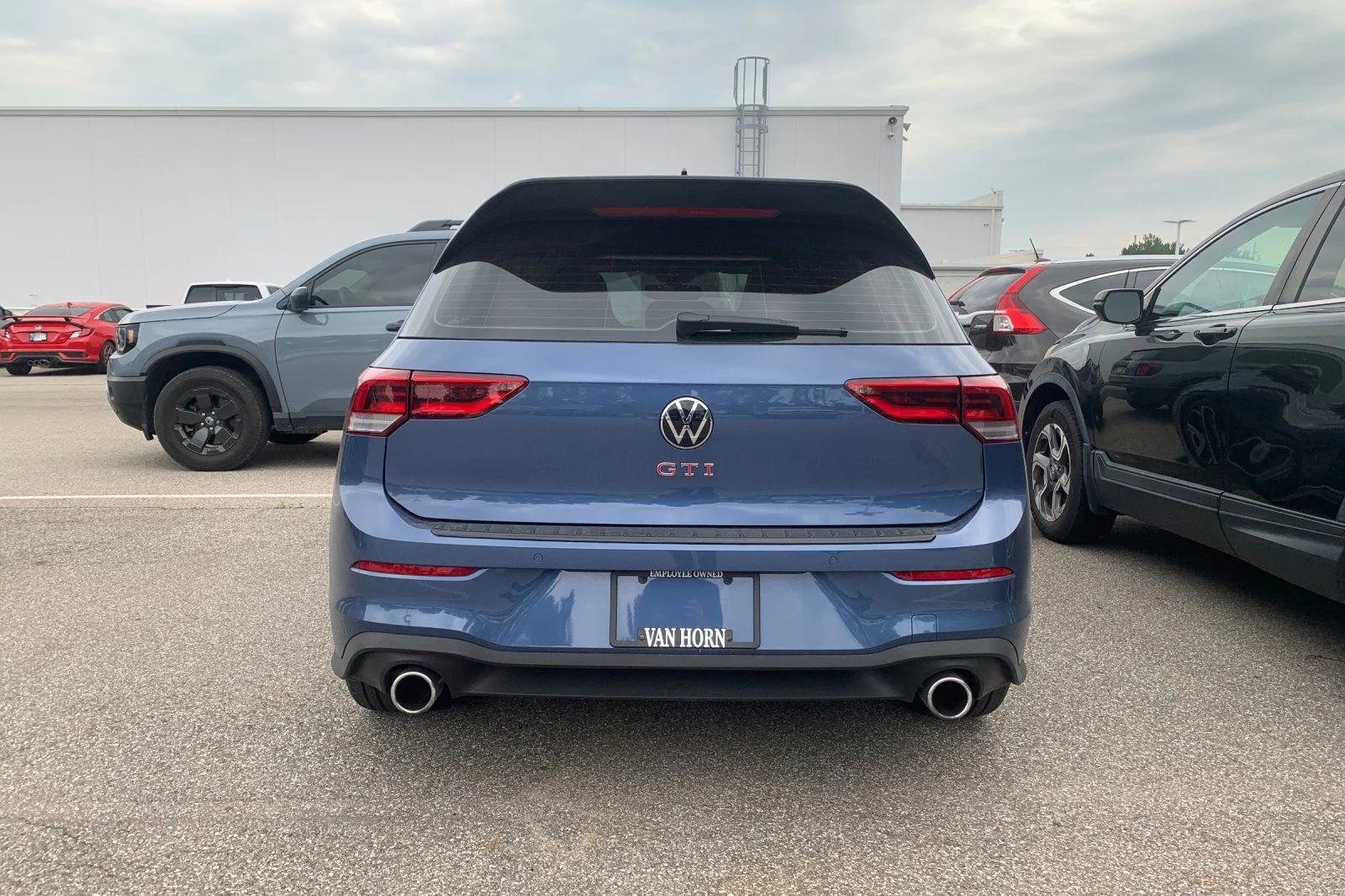 Used 2025  Volkswagen 2.0T SE image 4