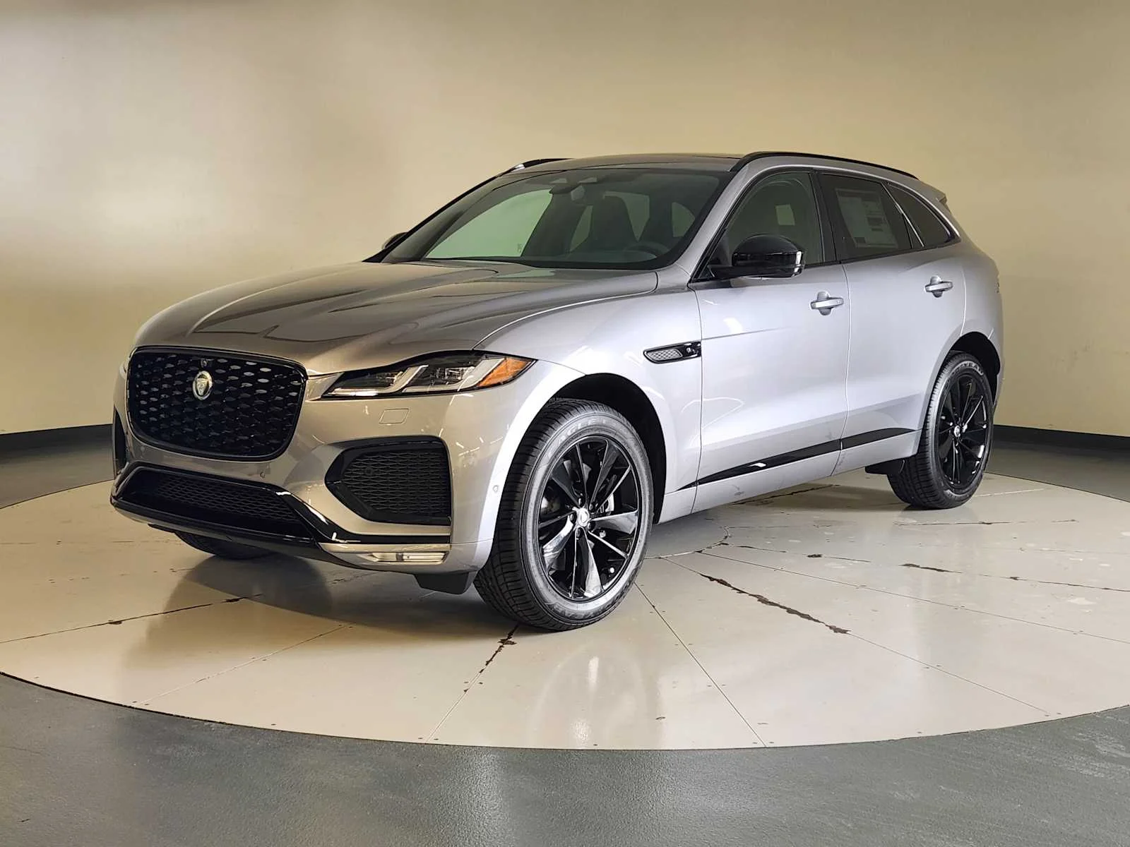 New 2026 Eiger Grey Metallic Jaguar R-Dynamic S image 2