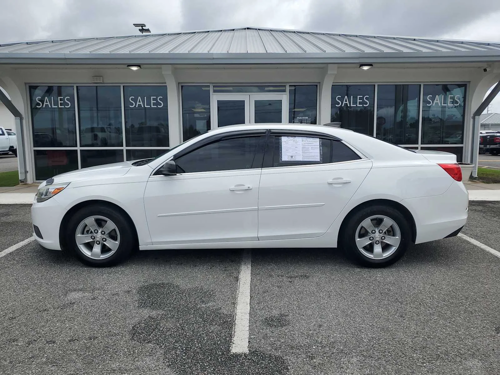 Used 2015 SUMMIT WHITE Chevrolet LS image 2