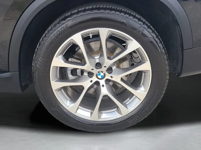 Used 2026 Black BMW sDrive40i image 35