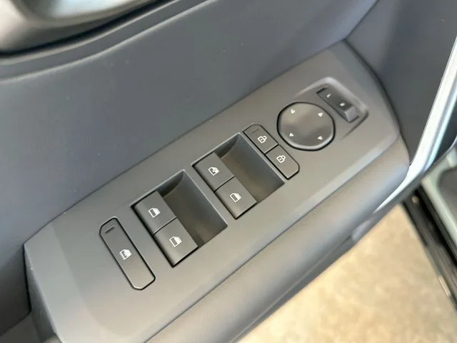 New 2027 Iceberg Green Kia X-Line image 17