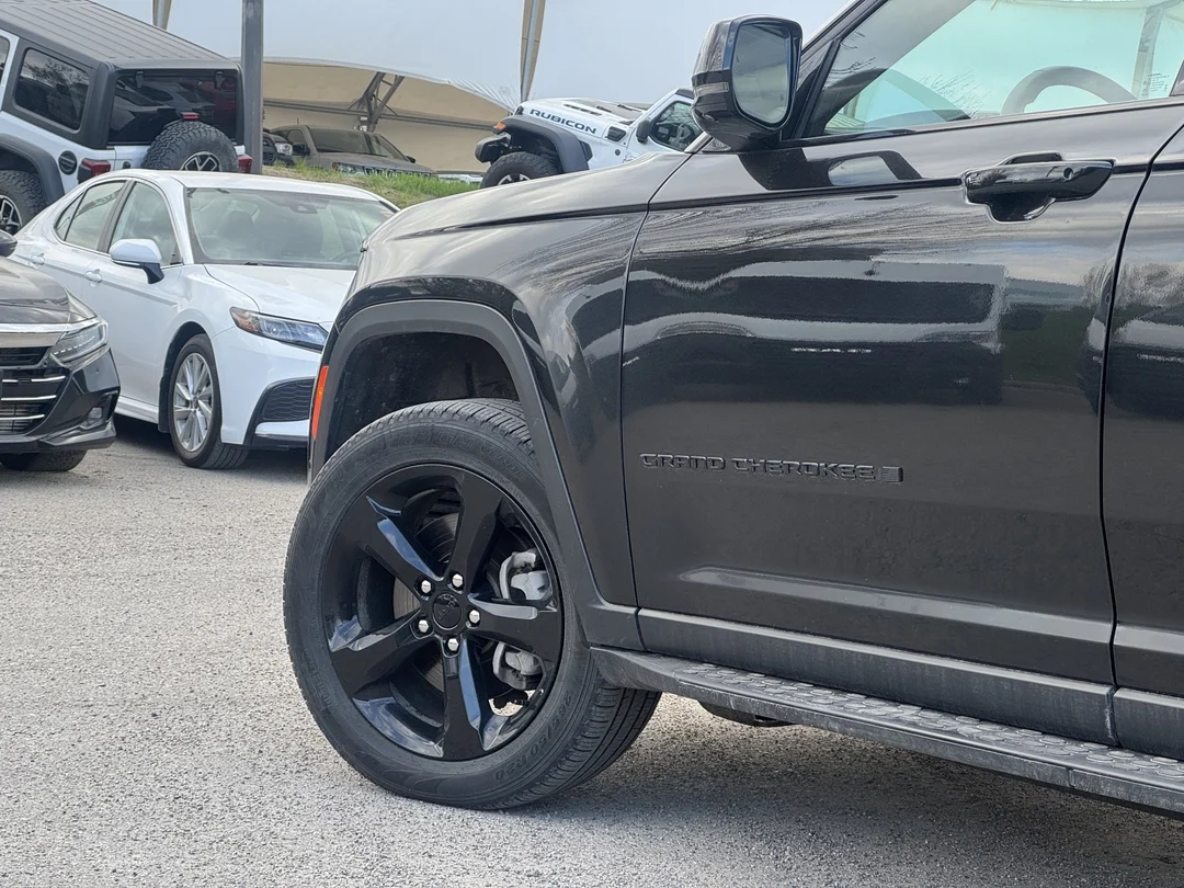 Certified Used 2024 Black Jeep Limited - - 4x4 - Black App Pkg - Pano Sunroof - Luxury Tech II & More! image 9