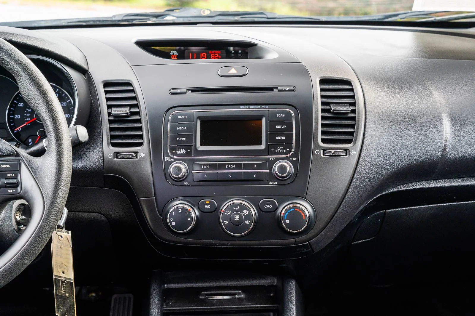Used 2015  Kia LX image 25