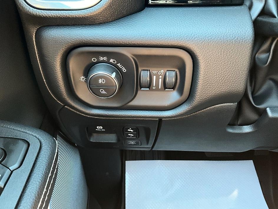 New 2026 Serrano-Green Metallic Exterior Paint RAM Laramie image 16