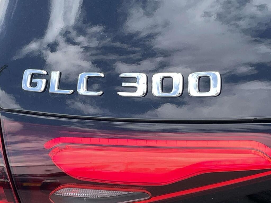 New 2026 2040/Black Mercedes-Benz GLC 300 image 14