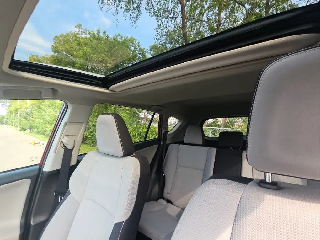 Used 2018 Toyota RAV4 XLE with VIN 2T3RFREV1JW758585 for sale in Hopkins, MN