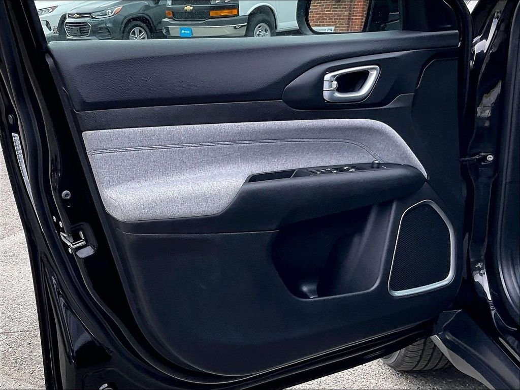Used 2024 Black Jeep Latitude image 9