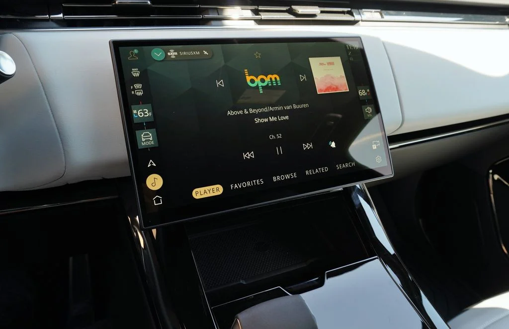 New 2026 Santorini Black Land Rover Dynamic SE image 20