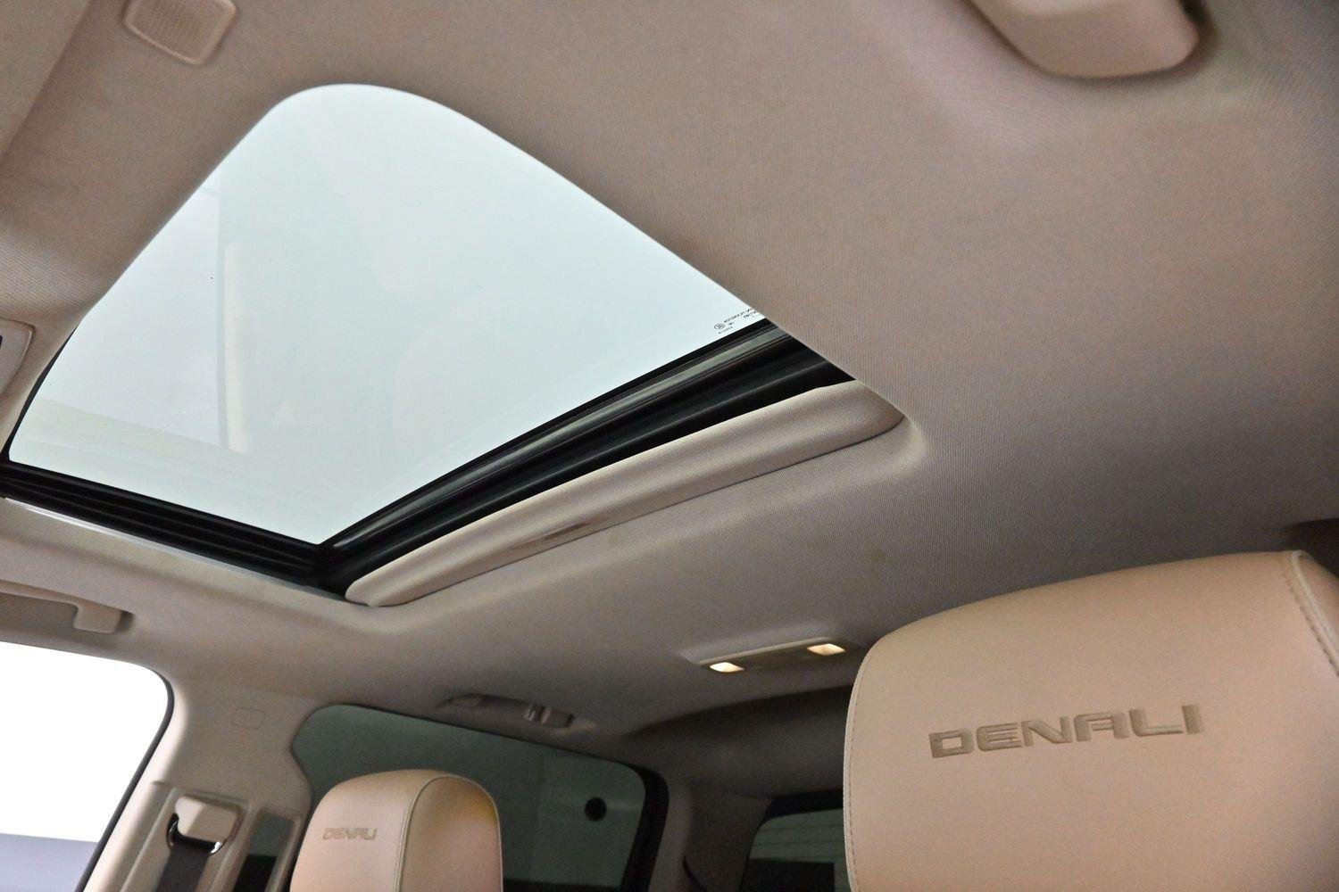 Used 2019 White Frost Tricoat GMC Denali image 26