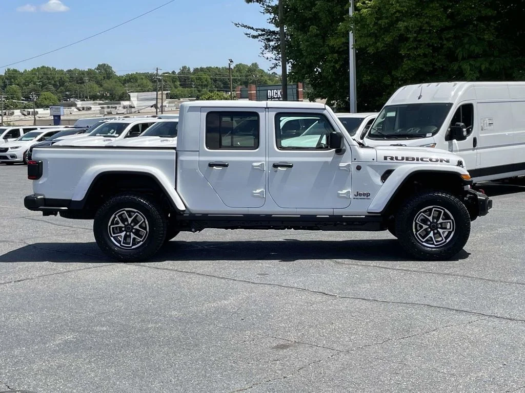 New 2026 Bright White Clear-Coat Exterior Paint Jeep Rubicon X image 9